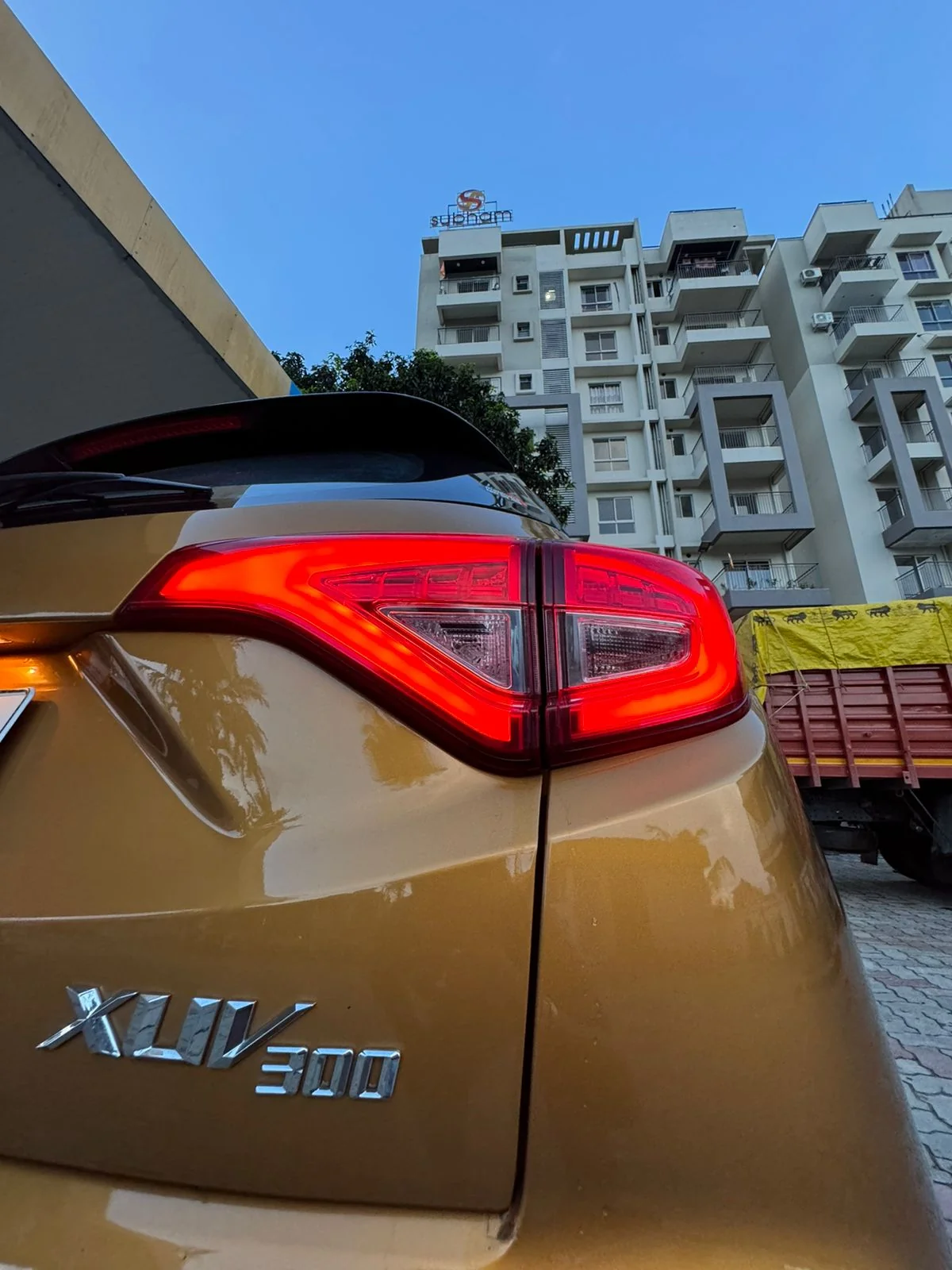 Mahindra XUV300 - Thumbnail 8